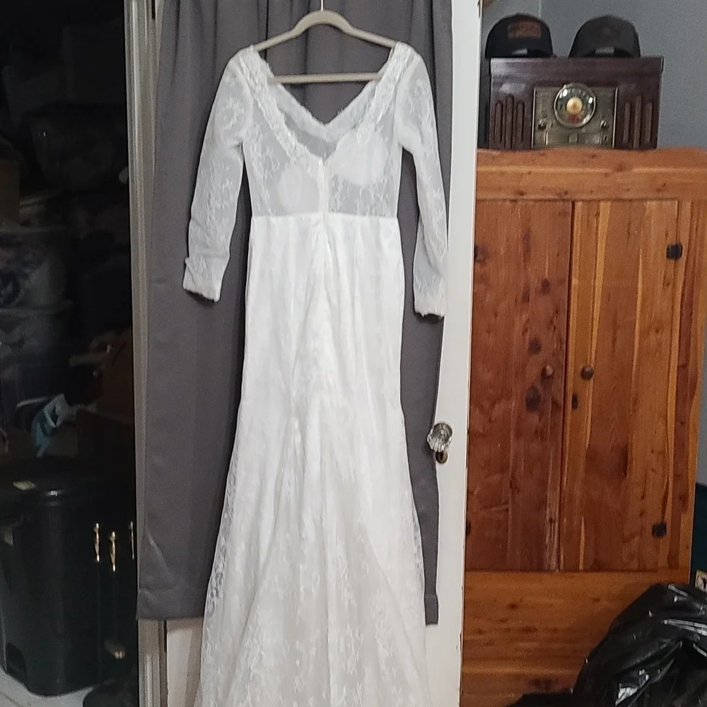 NWT Brides Wedding Dress White Sheer Lacy Floral Zips Train Lined Size 10‎ READ